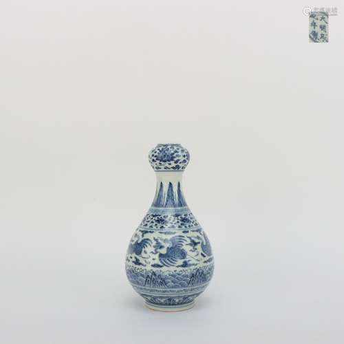 Blue-and-white Garlic-head-shaped Vase