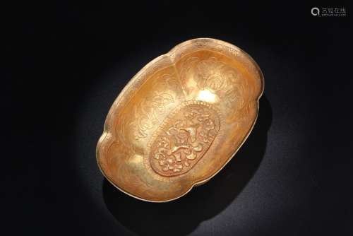 明 铜鎏金錾刻瑞兽海棠形杯