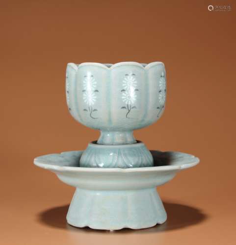 旧藏 高丽青瓷花卉纹杯盏一套