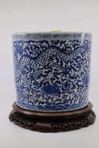 LARGE 19TH CENTURY CHINESE BRUSH POT, UNDERGLAZE BLUE POT WI...