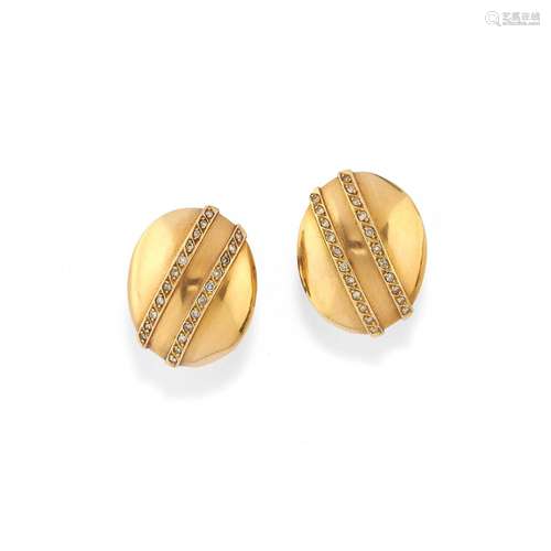 A 18K yellow gold and diamond earrings