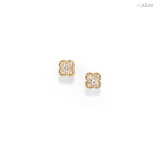 A 18K yellow gold and diamond earrings