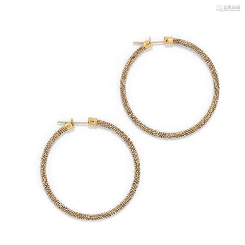 A 18K two-color gold earrings