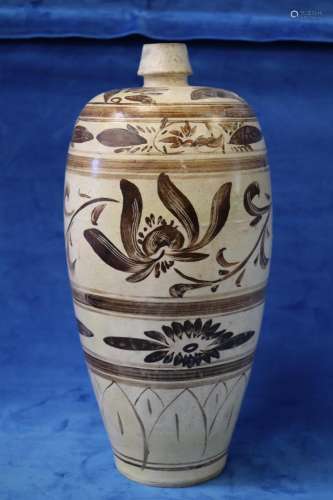 TALL MING DYNASTY CIZHOU STYLED VASE DECORATED WITH A BROWN ...