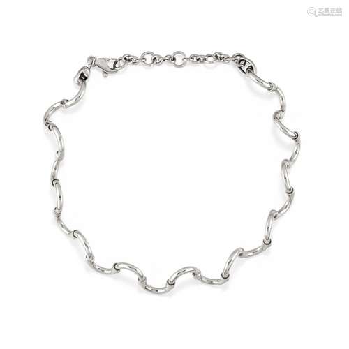 A 18K white gold necklace