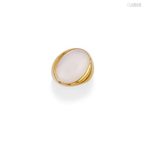 Pomellato - A 18K yellow gold and moonstone ring, Pomellato