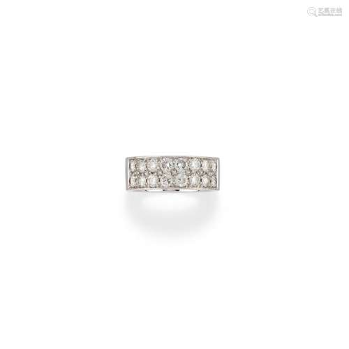 A 18K white gold and diamond ring