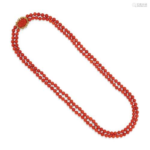 A 18K yellow gold and coral necklace