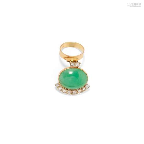 A 18K two-color gold, jade and diamond ring