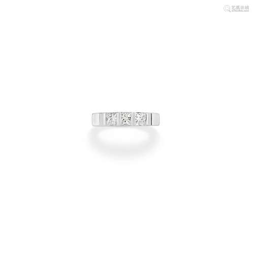 A 18K white gold and diamond ring