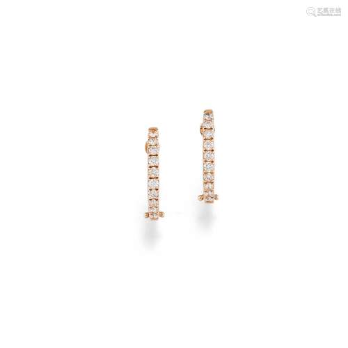 A 18K red gold and diamond earrings