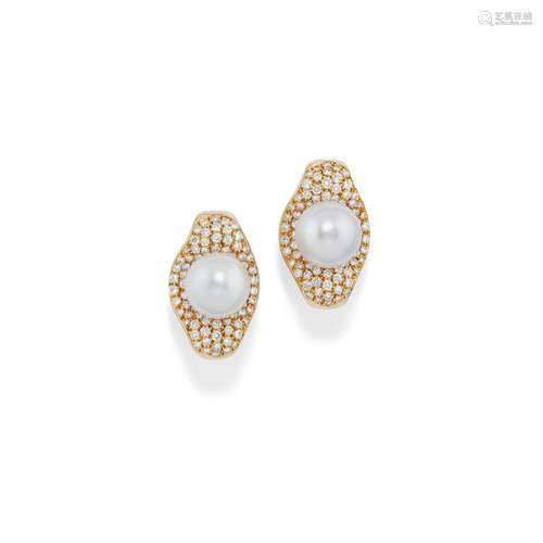 Scavia - A 18K yellow gold, pearl and diamond earrings, Scav...