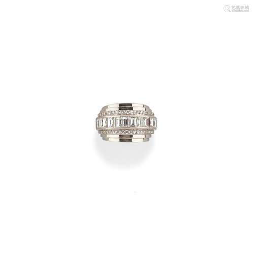 A 18K white gold and diamond ring