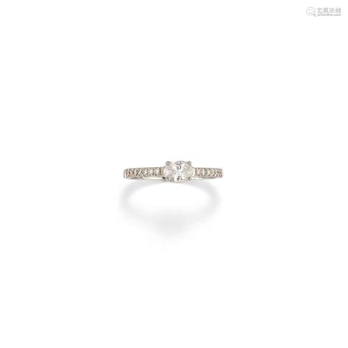 A 18K white gold and diamond ring