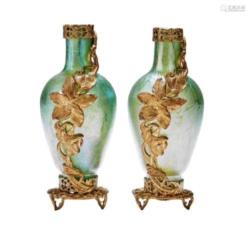 Paar kleine Vasen mit Papillon-Dekor, Loetz Witwe, Klostermü...