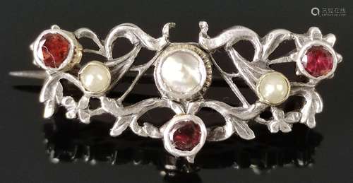 Brooch set with mother-of-pearl, seed pearls and g…