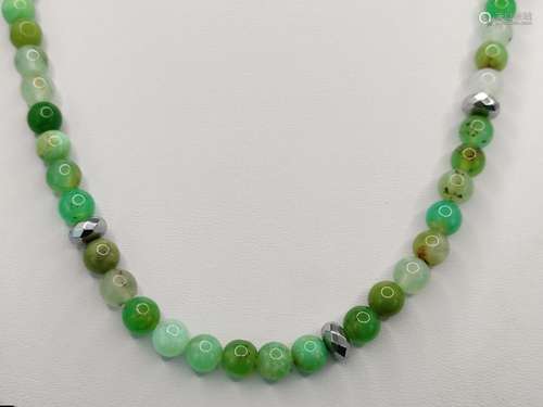 Chrysoprase necklace, beads with diameter of about…