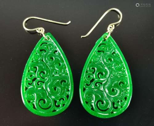 Jade earrings, goldsmith's handwork with strong go…