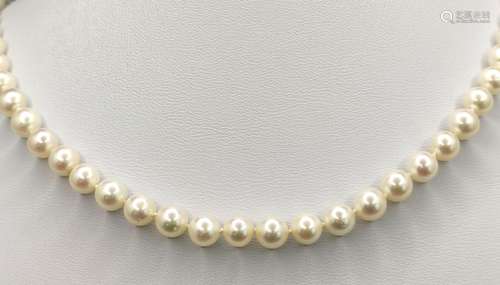 Long Akoya pearl necklace, saltwater cultured pear…