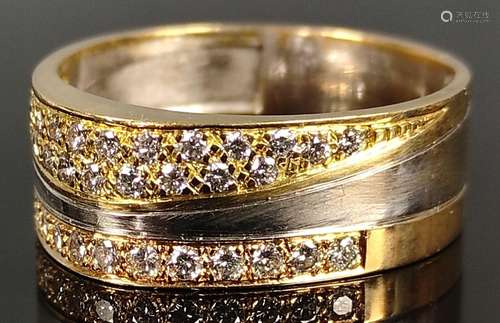 Large ring set with diamonds, together around 0.8c…