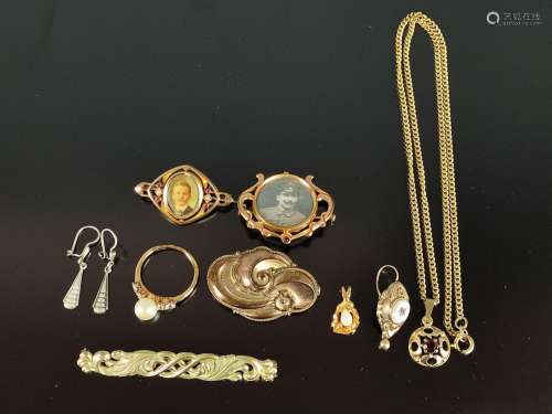 Art Nouveau jewelry, 10 pieces, besides gold 585/1…