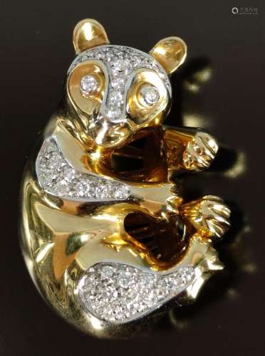 Pearl clip as a bear, hanging, 36 diamonds around …
