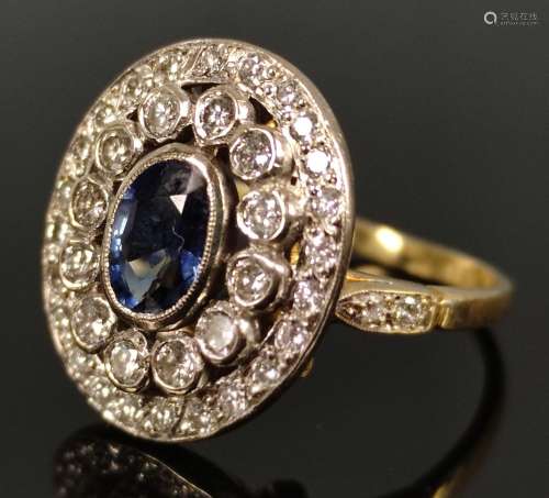 Sapphire diamond ring, center oval faceted sapphir…