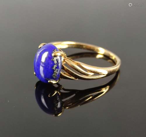 Lapis lazuli gold ring, ring head set with an oval…