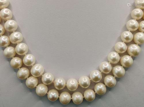 Long pearl necklace, light cream luster, cultured …