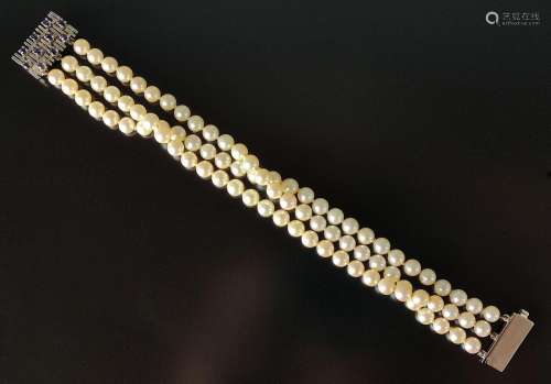 Pearl bracelet, 3-row, 585/14K white gold clasp, s…