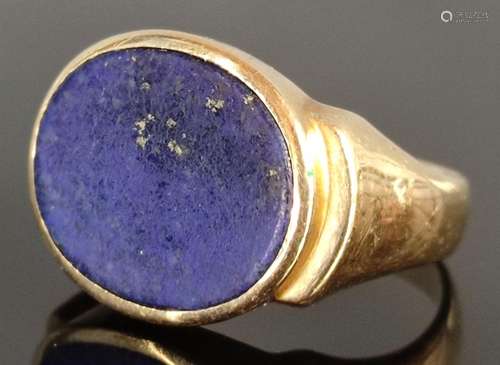 Signet ring, center with large oval lapis lazuli p…