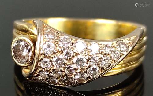 Diamond ring, central diamond around 0,20ct, addit…