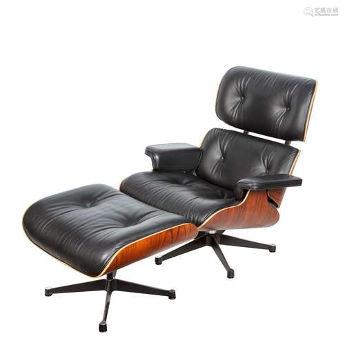 RAY & CHARLES EAMES "Lounge Chair mit Ottomane"...