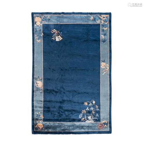 Peking Teppich. 20. Jh., 305x200 cm.