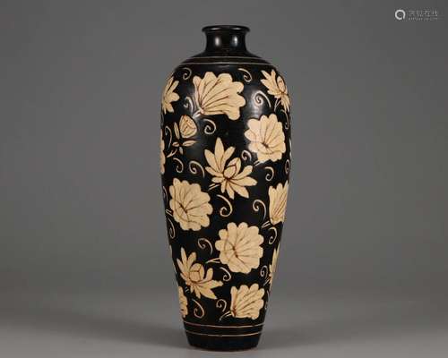 A Jizhou-ware Vase Meiping Qing Dyn.