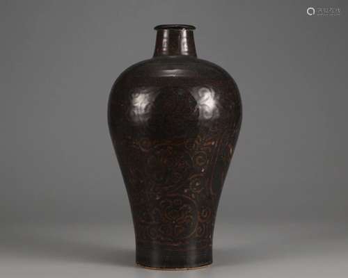 A Jizhou-type Vase Meiping Qing Dyn.