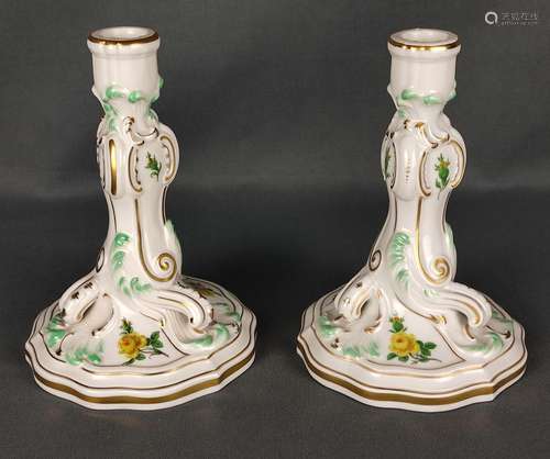 Pair of candlesticks, yellow rose, gold rims, swor…