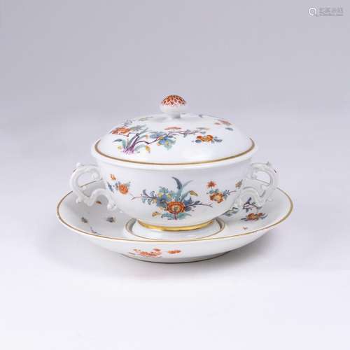 A Small Lidded Tureen with Kakiemon Decor.