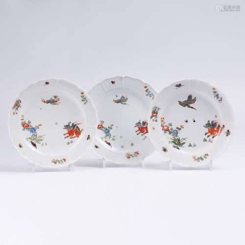 Set of 3 Plates with Decor 'Korean Lion'.