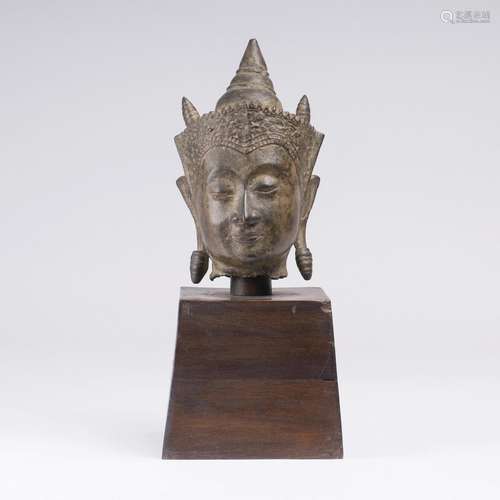 A Head of Buddha Paré.