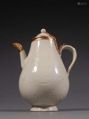 Ding Kiln Porcelain Gold Painted Pot ,China