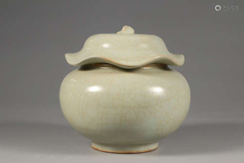 Porcelain Cover Jar With Pattern Of Lotus ,China