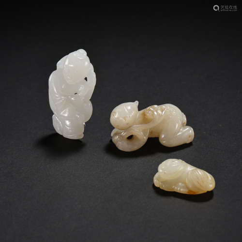 A GROUP OF CHINESE HETIAN JADE, QING DYNASTY