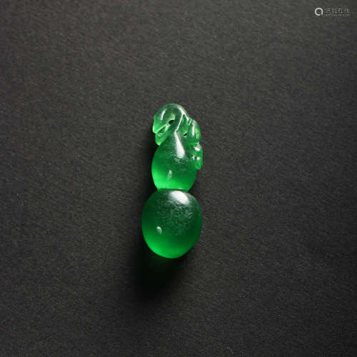 JADE GOURD PENDANT FROM QING DYNASTY, CHINA