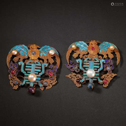 A PAIR OF CHINESE QING DYNASTY PURE GOLD SILK INLAID WITH GE...