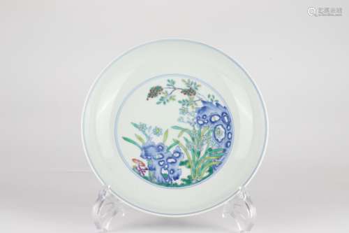 Contrasting Colored Dish with Floral Patterns, Yongzheng Rei...