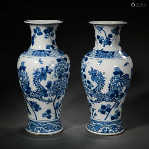 BLUE AND WHITE DRAGON VASE, KANGXI PERIOD, QING DYNASTY