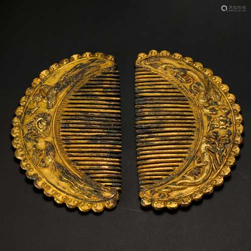 A PAIR OF CHINESE TANG DYNASTY GILT BRONZE COMBS