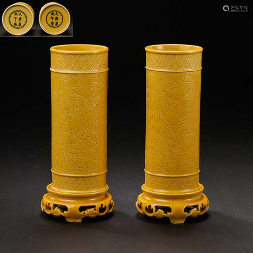 A PAIR OF YELLOW GLAZED BOTTLES, KANGXI PERIOD, QING DYNASTY