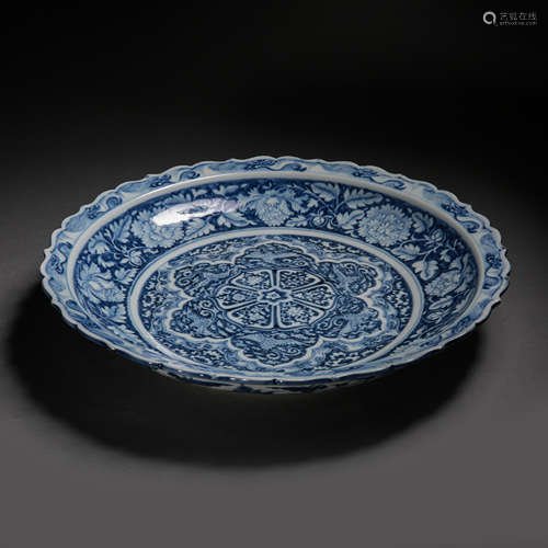 CHINESE YUAN DYNASTY BLUE AND WHITE PLATE